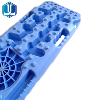 Car and Vehicle Traction Grip Mats Boards or Escape Recovery Track Tire Ladder for Off-Road Mud & Sand & Snow